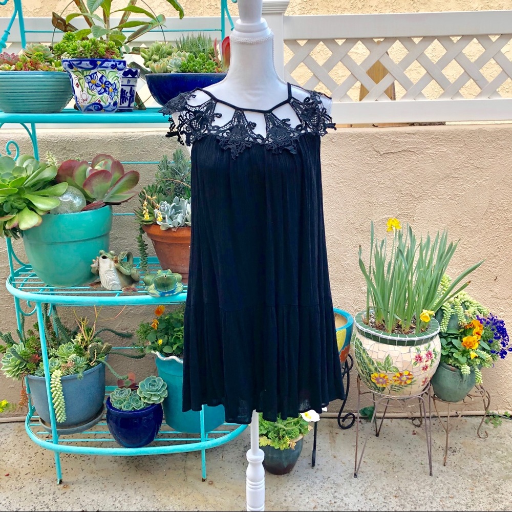 LuLu’s Caged Lace Neckline Shift Dress